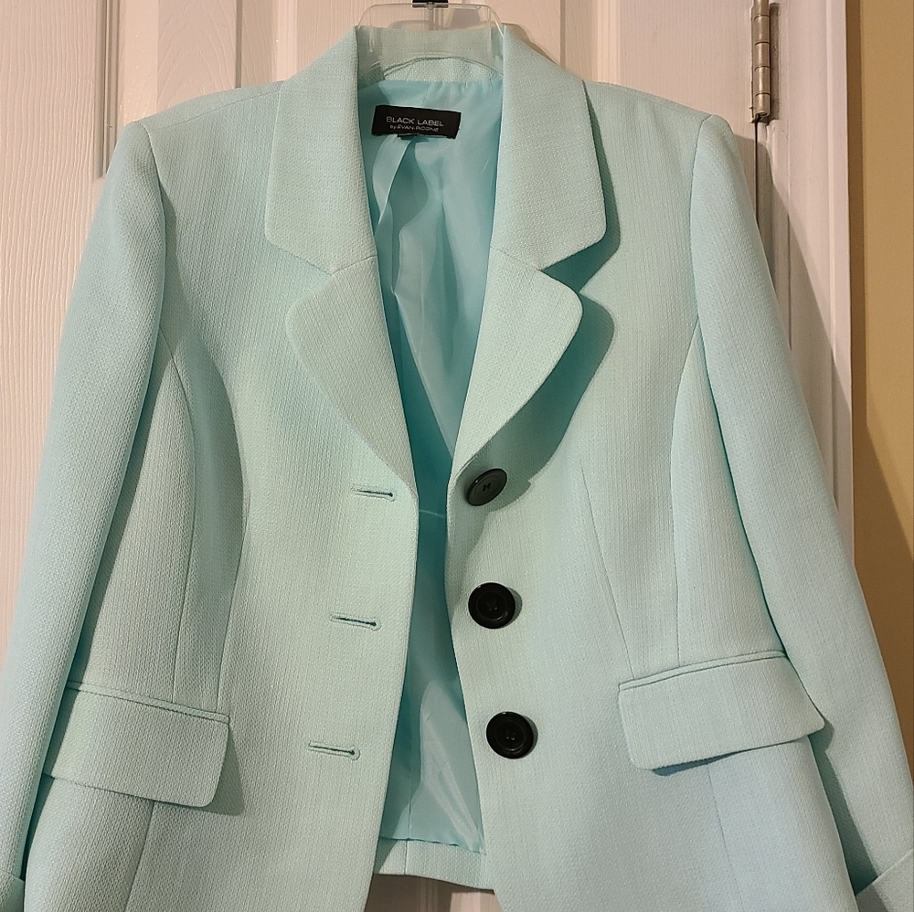Women's Dresses - Picture 4 of 16